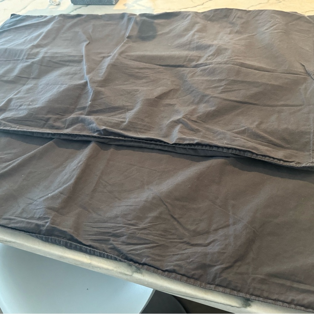 King size duvet cover and 2 pillow cases.